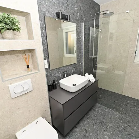 It Brand New Stylish Apartman *