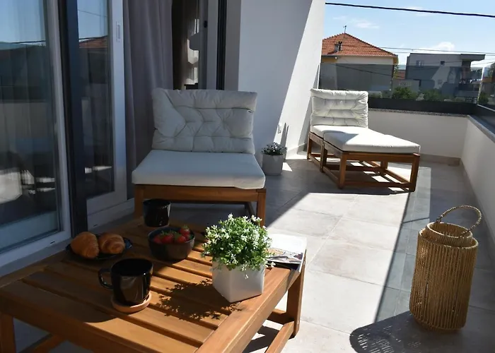 It Brand New Stylish Trogir