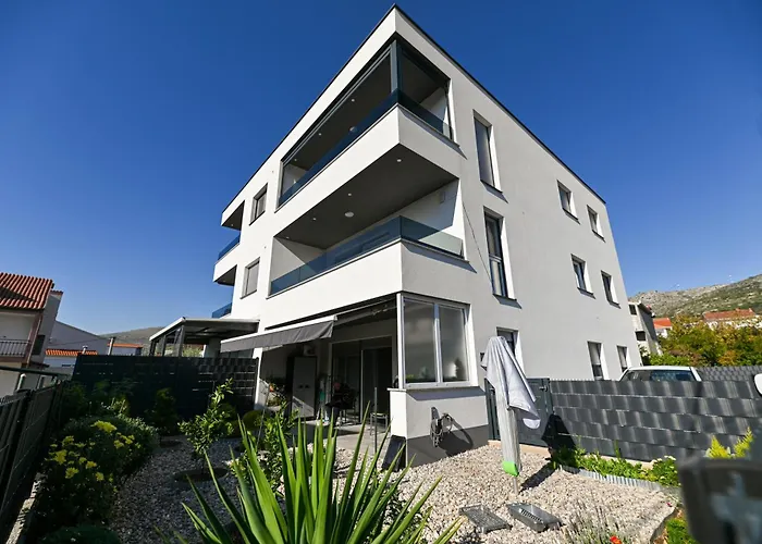 It Brand New Stylish * Trogir