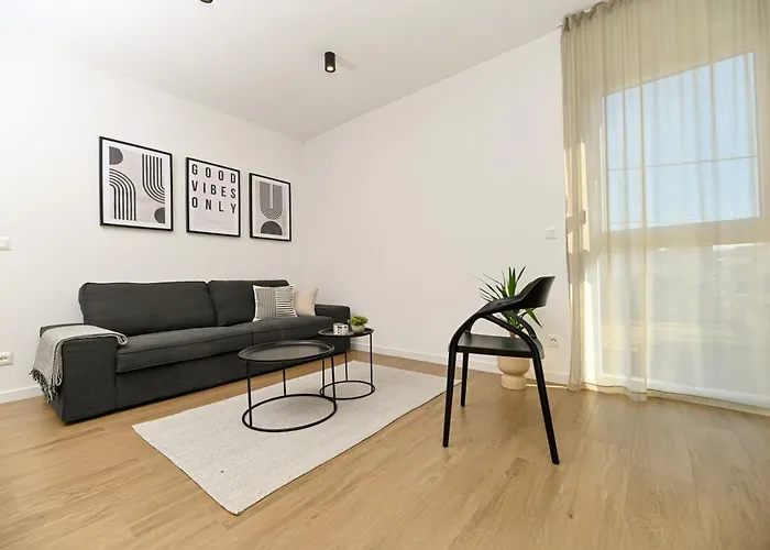 It Brand New Stylish * Trogir