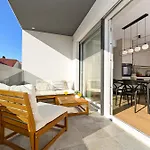 Apartment It Brand New Stylish