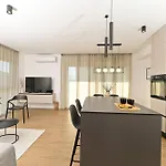 It Brand New Stylish Apartment *