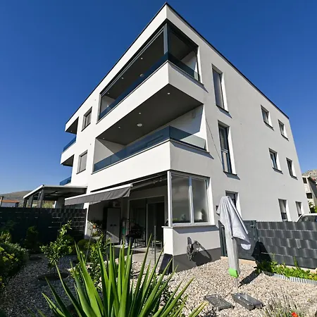 It Brand New Stylish * Trogir