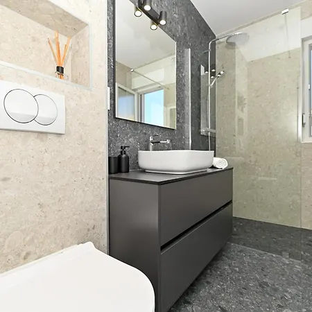 It Brand New Stylish Διαμέρισμα Τρογκίρ