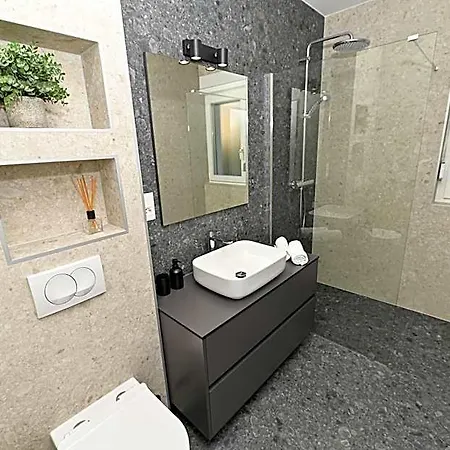 Apartment It Brand New Stylish