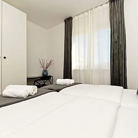Apartment It Brand New Stylish