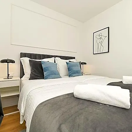 Apartment It Brand New Stylish