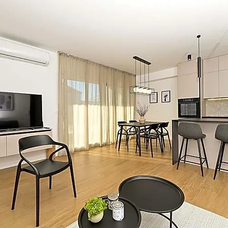 It Brand New Stylish * Trogir
