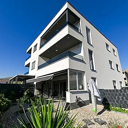 Apartment It Brand New Stylish