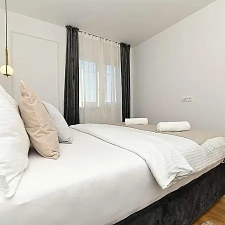 Apartment It Brand New Stylish *