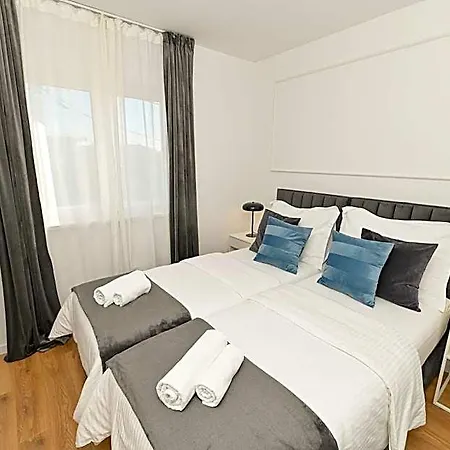 It Brand New Stylish * Trogir
