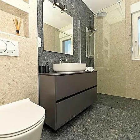 It Brand New Stylish Trogir